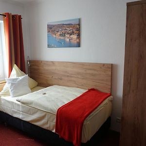 Zimmer mit zwei Einzelbetten